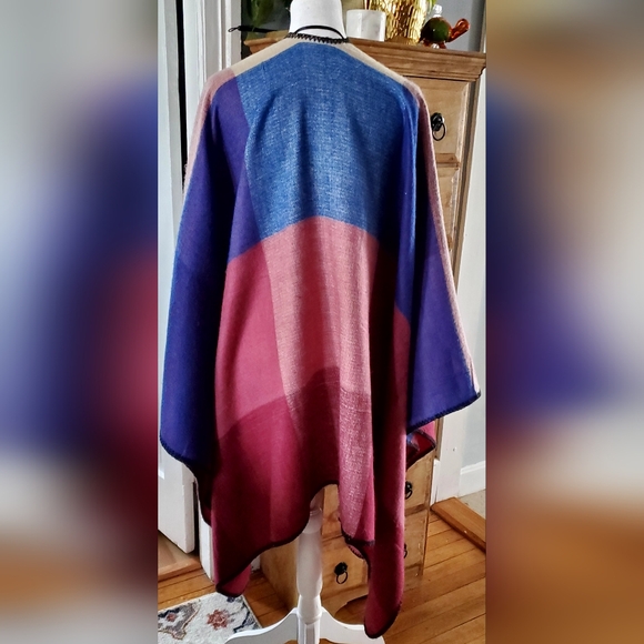 Eddie Bauer Burgundy Rose Blue and Cream Colorblock Wrap Poncho - Picture 3 of 6